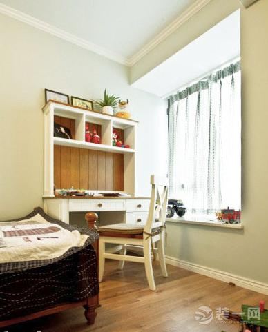 儿童房小角落的精彩 一平多彩书桌激发学习兴趣