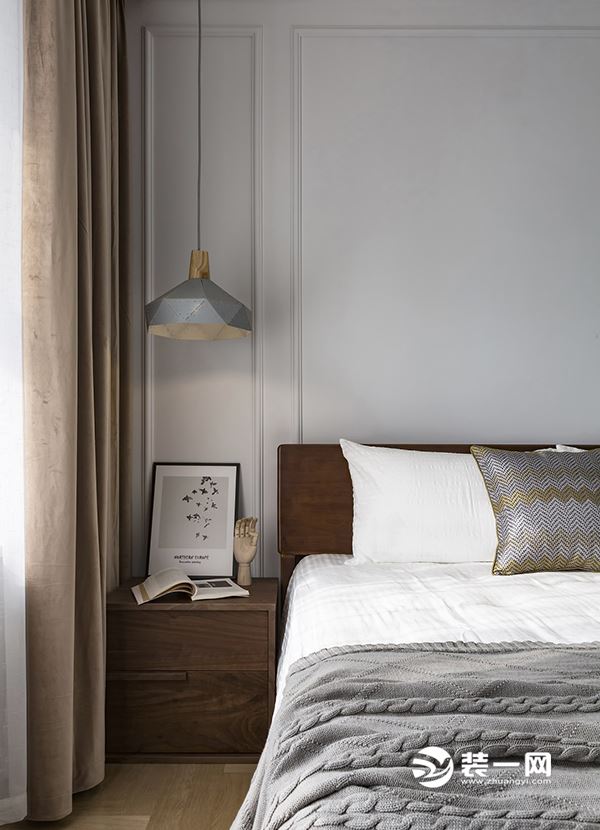 驼色的窗帘布艺也是用暖色调营造了不一样的美感